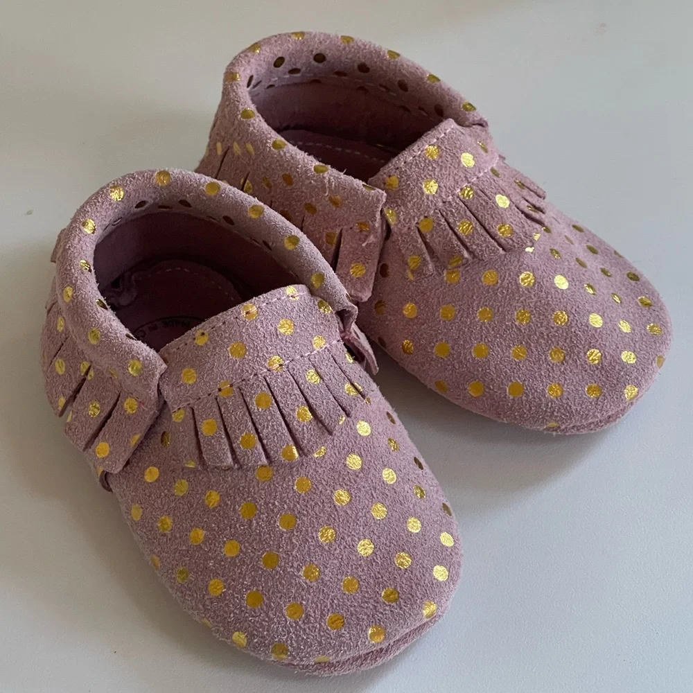 Bird Rock Baby Confetti Blush Pink and Gold Dots Moccasins Sz 6.5 Girl’s Fringe